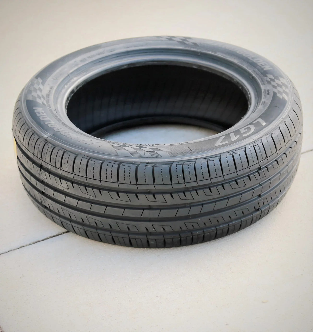 Landgolden LG17 195/55R15 85V Performance Tire Fits: 2007-08 Honda Fit Sport, 1999-2000 Honda Civic Si